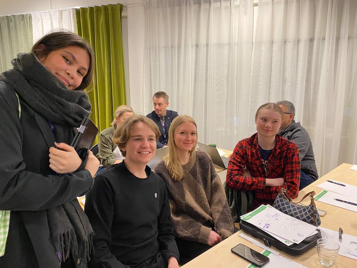 lufsodra's tweet photo. Idag deltog vi på L Borås valutbildning! Vi är så taggade på att krossa valrörelsen🔥 https://t.co/g2WpQLwnrj