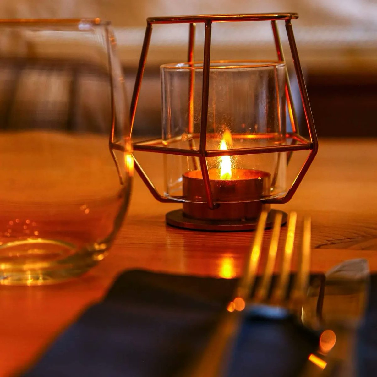 TWBHotel's tweet photo. Loving our new evening menu 🥰 
Featuring some Half Moon favourites &amp; some wonderful new dishes.

Food served 5:30pm till 8:30pm
Booking recommend
www.halfmoonmelplash@.co.uk
01308 488321

#halfmoonmelplash #westdorsetpub #westdorsetpub #countrysidepub 
📸 credit @demandtheshot https://t.co/7mMH7nToMW