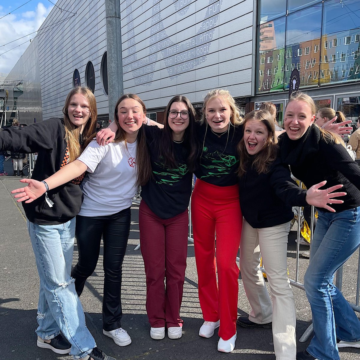 mojoconcerts's tweet photo. Louis fans: laat je horen! Vanavond brengt @Louis_Tomlinson zijn World Tour naar @AFASLive! Zijn jullie er klaar voor om mee te zingen met de hits van debuutalbum ‘Walls’? Veel plezier als je er bij bent! Het tijdschema en de laatste info vind je op https://t.co/ousYDk0vXD https://t.co/NOMclA5x1v