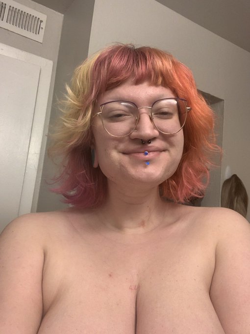 I'm so cute when Imm sleepy 😴 who wants a kiss 💋 https://t.co/NU7uM5fWFJ