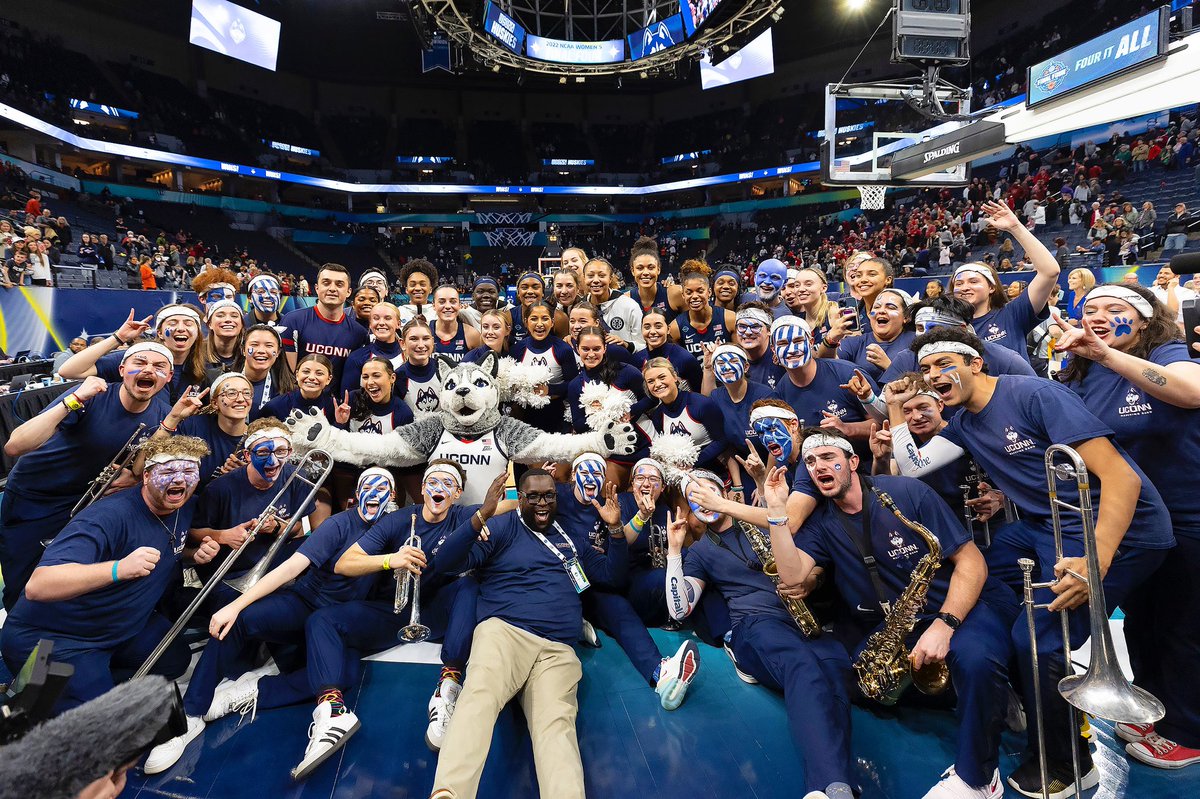 UConnWBB's tweet photo. Shoutout to the band 💙

Shoutout to cheerleaders 💙

Shoutout to our fans 💙 https://t.co/24tdrhmfK5