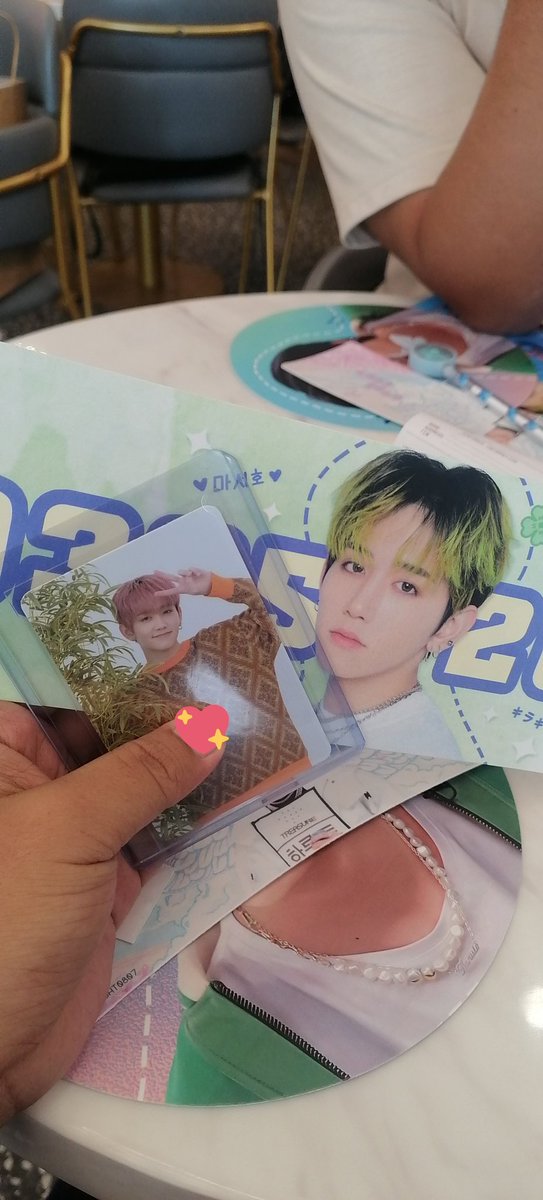 eyaaaangs's tweet photo. First time ko umattend ng cse. Ngayon nalang din nakaluwas sa syudad.😊 Thank you po sa Mashiho banner.🥺 Congrats po sa successful event @everlight0807
#SpringTakesFlight #TREASURE  #트레저하루토 #HARUTO @treasuremembers https://t.co/9Xkiu8Tmmj