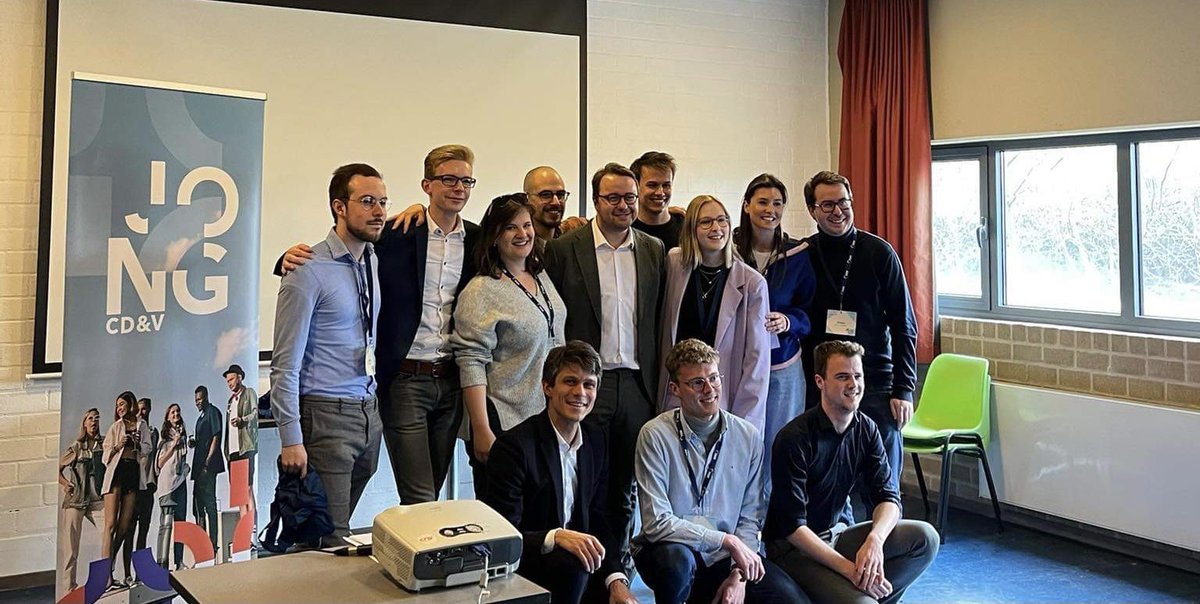 VandeveldeSien's tweet photo. Nieuwe Nationaal Bureau en Nationaal Voorzitter van @JONGCDENV is verkozen! Proficiat aan alle kandidaten en verkozenen!

Vanaf vandaag ook twee sterke West-Vlamingen in het nieuwe bureau: proficiat @KatoHoogstoel en Jordy Dehaene! Trotse provinciaal voorzitter hier! @tsjeefWVL https://t.co/znnWBWUTpx