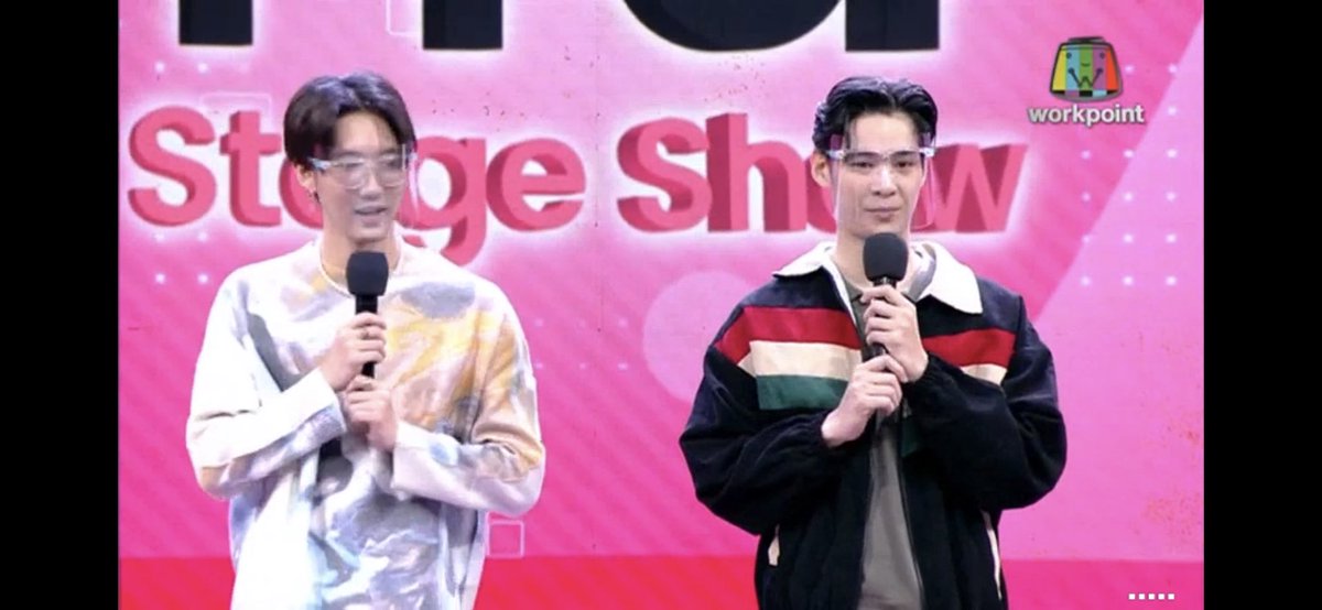 TrueID_TH's tweet photo. @Saint_sup มาแล้ว เปิดดูแล้ว 🤭

THPOP SAINT EP31
#TPopStageShowEP31 https://t.co/cMSGS26QJy