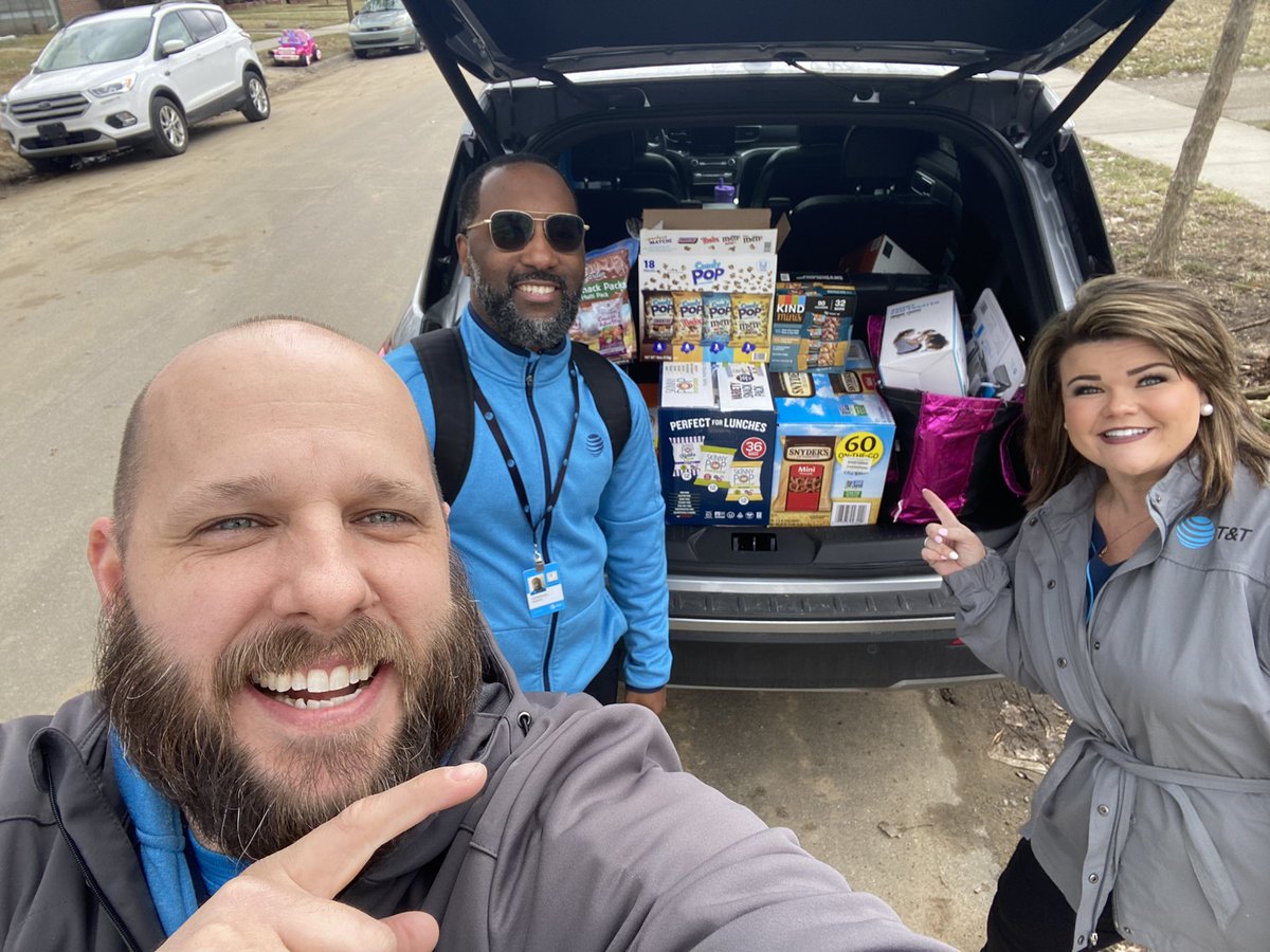 Secrets to success…
keep the Market FUELED‼️

No one fuels up a market better than our own <a href="/theriddler704/">Stephanie Riddle</a> 

Thanks for all the Treats in the Streets so we can kick Q2 off strong! 

<a href="/AdamMRagab/">Adam M. Ragab</a> <a href="/TomMonahan10/">Tom Monahan</a> @IHXNortheast