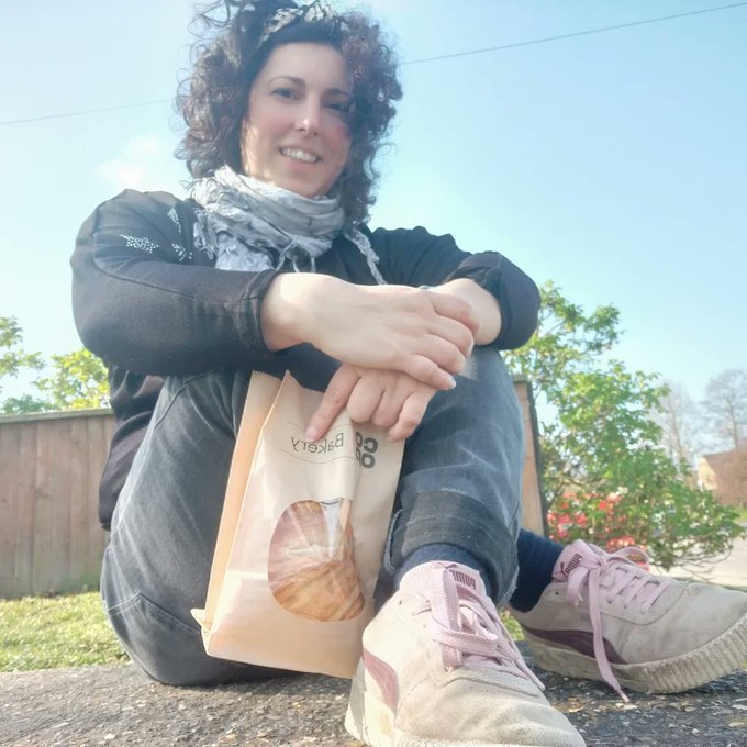 I long eating a croissant on a bench on a sunny day  #springday https://t.co/y834tY6Mby<a href="/tag/springday"class="tags"><span>#springday</span></a>