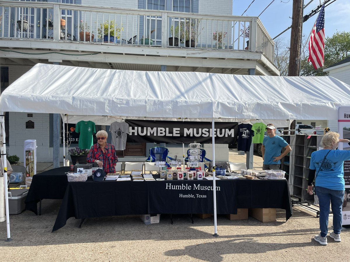 The booth is all set up! Opening at 10 AM until 6 PM! Come see all the amazing bands, food, and shopping in downtown Humble at Good Oil Days! <a href="/HumbleMuseum/">Humble Museum</a> <a href="/cityofhumble/">@CityofHumble</a> #goodoildays #history #volunteer