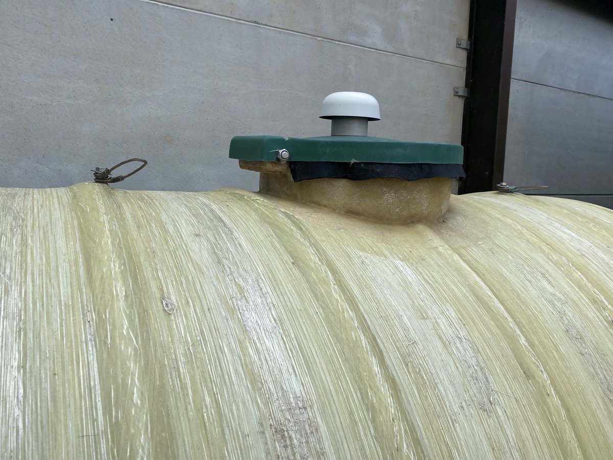 flawborough_fms's tweet photo. FOR SALE - 8000l glass fibre tank, baffled, 3 inch outlet, lifting/ tie down loops, ideal to go on flat trailer or in a grain trailer. Little used. Please RT. https://t.co/rkjJKhQN8d