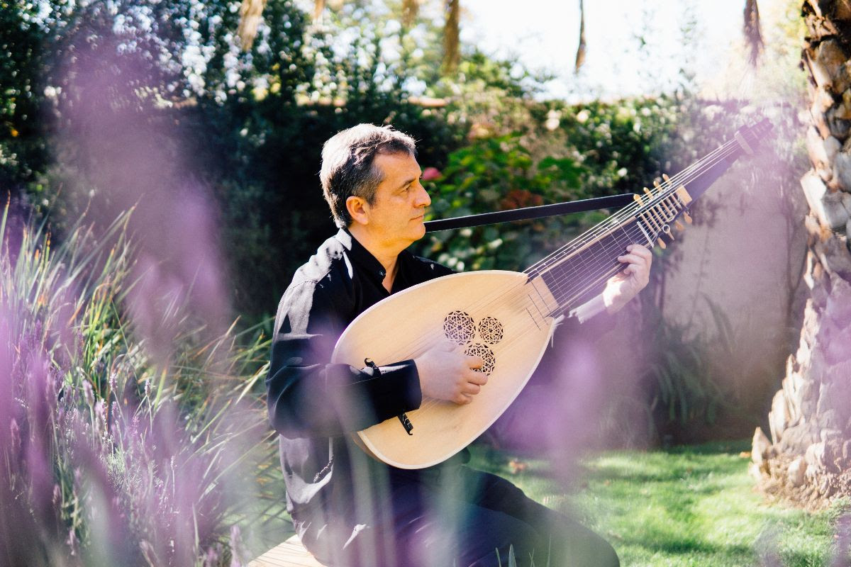 cafezm's tweet photo. Ayer recibimos a Rodrigo Díaz Riquelme @RodrigoDiazRiqu en #CaféZimmermann ☕ de @radioclasica 📻. Degustamos su #Tafelmusik 🍜 con 🎶 #Granados, #Monteverdi y una nana sefardí y disfrutamos con su último disco💿'Intavolatura di tiorba' @extensionusach👉🎧https://t.co/zrIHMHF7To https://t.co/aAaEBgbUyk