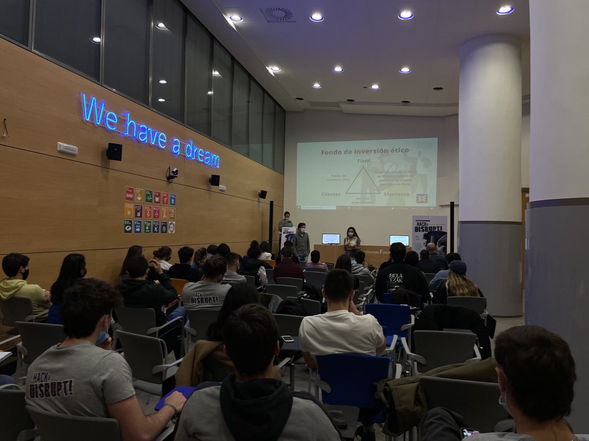 BbfFintech's tweet photo. 🚀Empiezan a compartir las soluciones después de 24 horas ideando y diseñando 🙌🎁 

Gracias a ⁦⁦@Kutxabank⁩ , ⁦@BBK_eus⁩ , ⁦@FHaratago⁩ , ⁦@bilbao_udala⁩ , ⁦@GrupoBME⁩ , ⁦@BizkaiaEmprende⁩ y ⁦@MUnibertsitatea⁩ https://t.co/EKR0IbFSaD