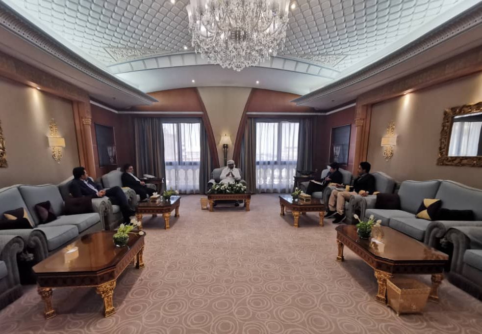 الرئيس الزُبيدي يستقبل رئيس الائتلاف الوطني الجنوبي الشيخ أحمد العيسي