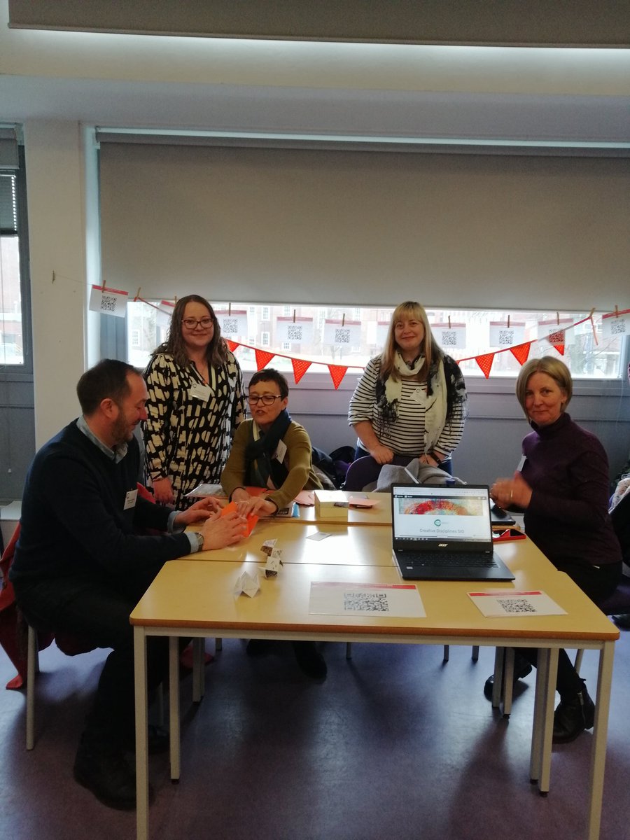 BALEAPCreative's tweet photo. Great buzz around the SIG section of #BALEAP50 @baleap https://t.co/oEeA8Gv5hY