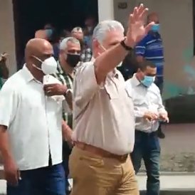 Ya Diazca debería usar un batilongo, o una faja, la barriga no le cabe en la ropa.... #SOSCuba