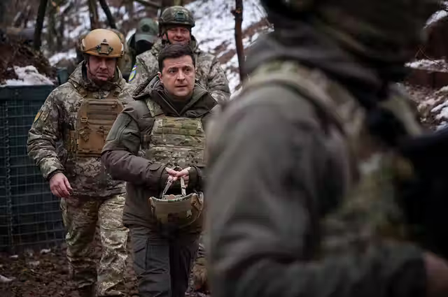 Battle of Kyiv Thread 17/If you remember early hysteria that Kyiv might fall, or President Zelensky might be captured or killed, & Western allies begged Zelensky to flee Kyiv. This was all realistic & the threat was real. Russians TRIED an air assault on KyivUkraine prevailed