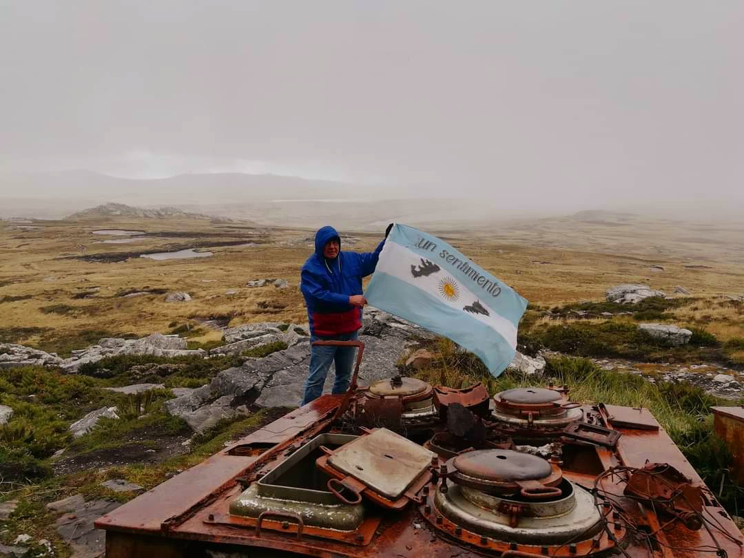 ttmthits's tweet photo. #MalvinasArgentinas 💙🤍💙

2 DE ABRIL
𝘿𝙞𝙖 𝙙𝙚𝙡 𝙑𝙚𝙩𝙚𝙧𝙖𝙣𝙤 𝙮 𝙡𝙤𝙨 𝘾𝙖𝙞𝙙𝙤𝙨 𝙚𝙣 𝙡𝙖 𝙂𝙪𝙚𝙧𝙧𝙖 𝙙𝙚 𝙈𝙖𝙡𝙫𝙞𝙣𝙖𝙨

#MalvinasNosUne #Malvinas40Años 

ORGULLOSOS DE TENER A #RICKY @ricacace
HÉROE DE LA FAMILIA Y TODA LA ARGENTINA

🇦🇷 https://t.co/aXWauLxGxo
