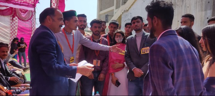 abvp_theog's tweet photo. आज अखिल भारतीय विद्यार्थी परिषद ठियोग इकाई द्वारा महाविद्यालय की कुछ मांगों को लेकर उच्च शिक्षा निदेशक 
हिमाचल प्रदेश, डॉ अमरजीत के. भारद्वाज जी को ज्ञापन सौंपा गया।
#abvptheog https://t.co/HlC69abW2n