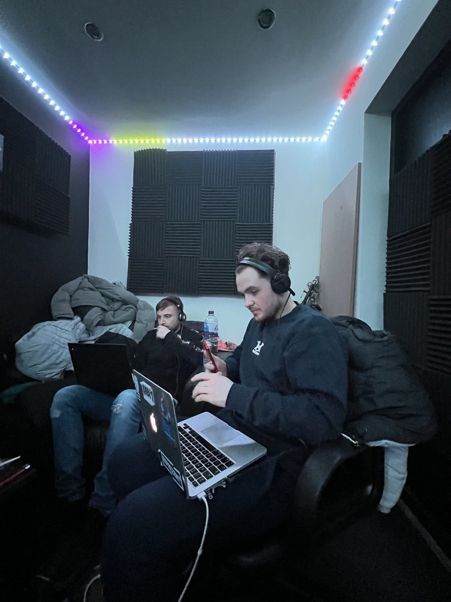 TCDAGENIUS's tweet photo. Meanwhile @KirbyT_DJ & @Tylerpickering5 putting in the work💥 #studiosettings #works https://t.co/XA8hSnsS3c
