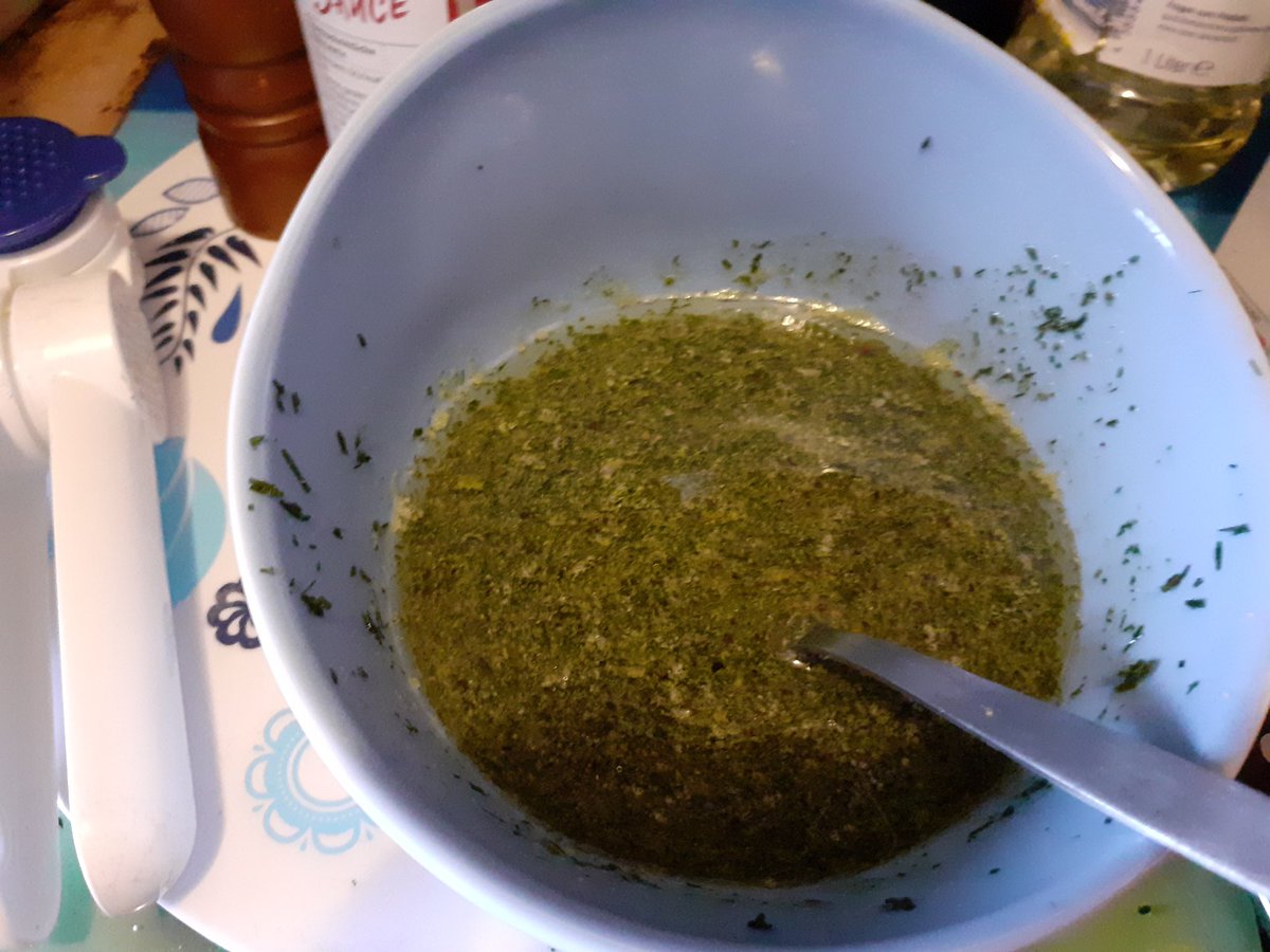 TammaJaOri's tweet photo. @Skadijs @SimplySteffen Dressing fertig #CoCooking https://t.co/Ozf3FXHpGT