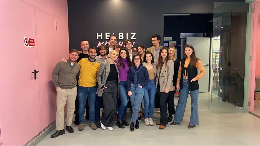 This is definitely one of my fav places to have a meeting: <a href="/HelbizKitchen/">Helbiz Kitchen</a> 😋
Here’s the #Helbiz marketing team looking good (and ready to enjoy some delicious food) 😎
<a href="/Helbiz/">Helbiz</a> <a href="/HelbizLive/">Helbiz Live</a>