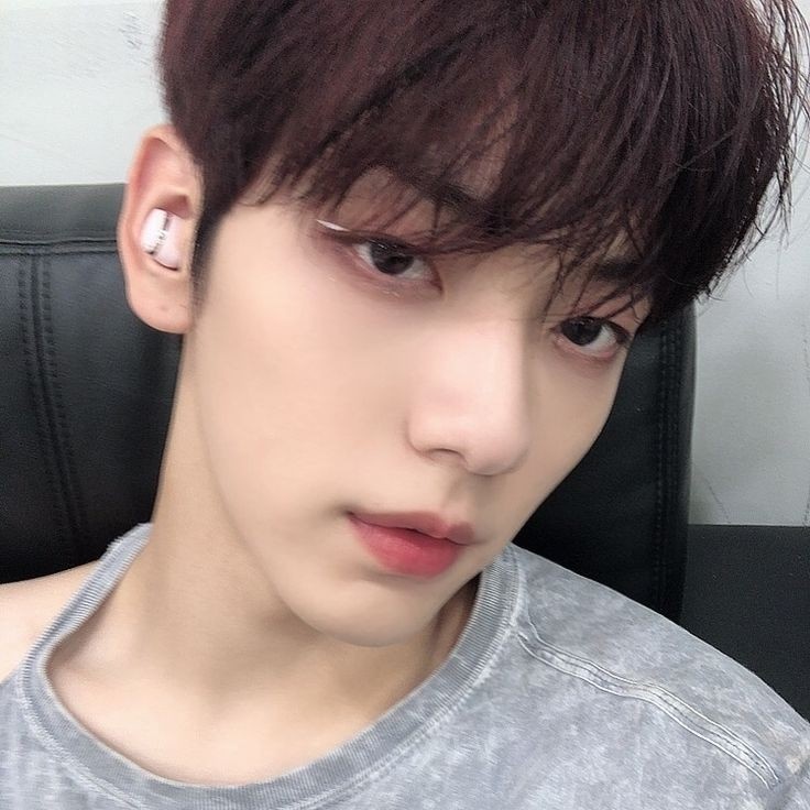 soobtae with eyeliner will always remain iconic
#TAEHYUNG #SOOBIN