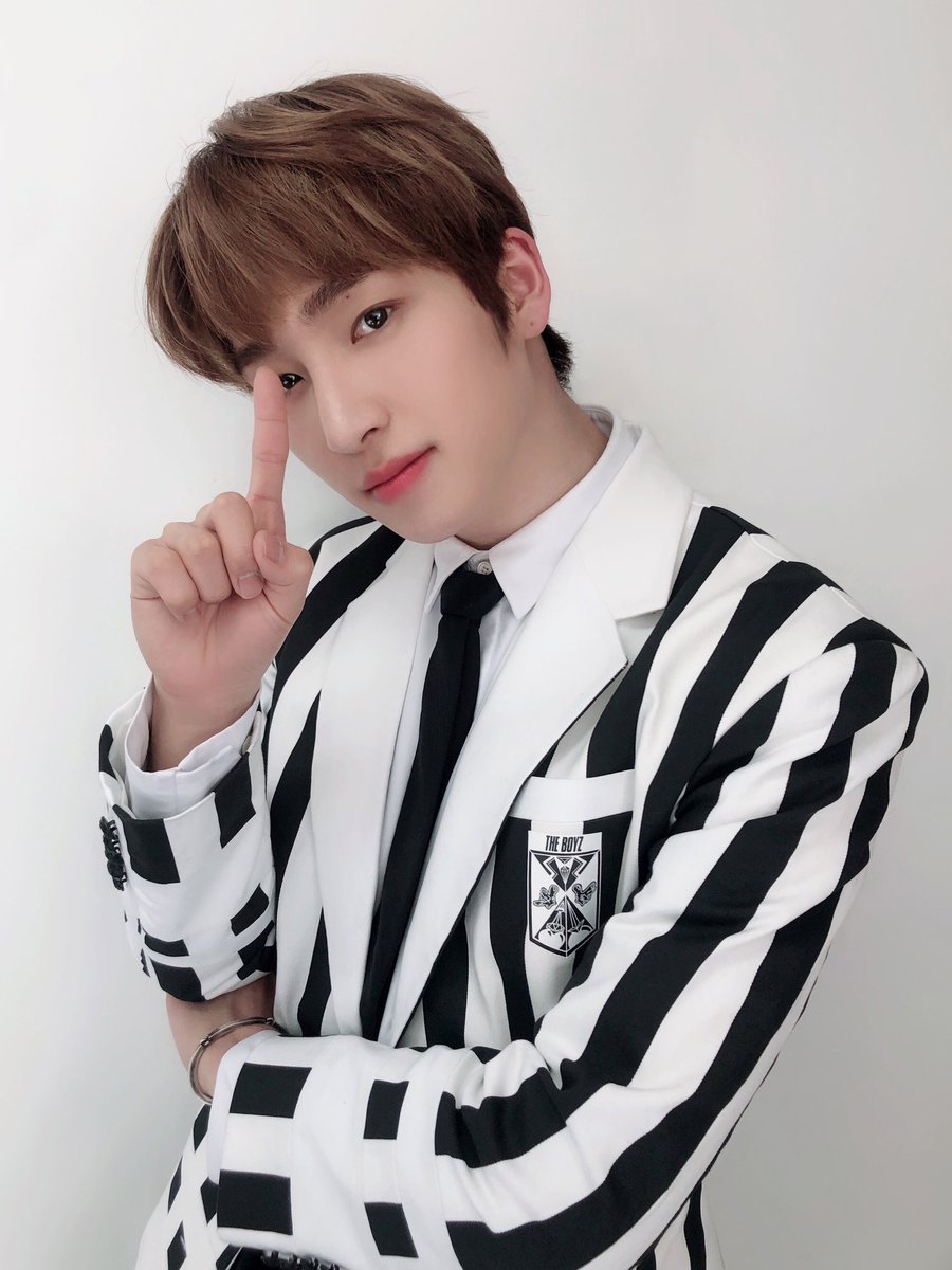 timeto_lsy's tweet photo. 190403 위더보 #상연 #이상연

[상연] 더비 1년동안 너무 고마웠어요 ㅎ 앞으로도 서로의 버팀목이 되어주는거 어때요? 일주년 축하합니당 알라뿅😍 https://t.co/fyxMSBC1W2