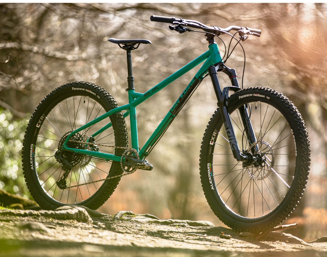 Stand out from the crowd with the On-One Hello Dave in Sea Foam Green. #planetxbikes #ononebikes #cyclists #cyclinglife #lovecycling #bikephotography #instacyclingcommunity #getoutside #gravelgrinder #gravelbikes #steelframelbike #ononebike #ononehellodave #hellodave