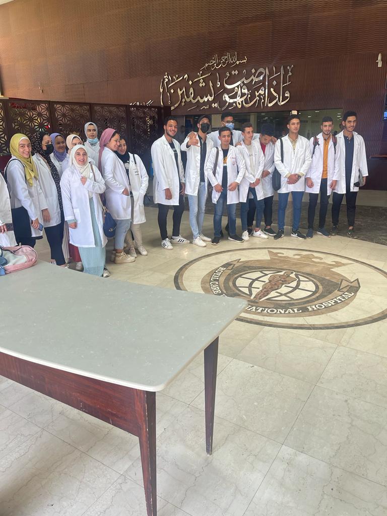 ustedusd's tweet photo. وقال الطلاب أنهم تقدموا بطلب لتنظيم زيارات للمرافق الصحية التي يتم تدريب الطلاب فيها
موضحيين ان الجامعة نظمت اول الزيارات الي #مستشفى_رويال_كير وأنهم ذهلوا للامكانيات التي يتمتع بها المستشفي الذي ينافس المرافق الطبيه العالمية. https://t.co/pN81XySQYv