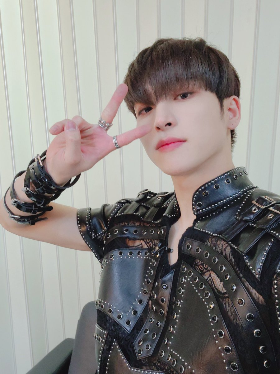 timeto_lsy's tweet photo. 210403 위더보 #상연 #이상연 

[상연] 사랑해 더비~😍
#우리더비3살축하해 https://t.co/aYZ5N5HKn3