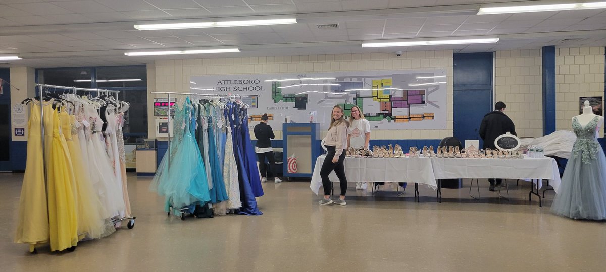 ALarsonAHS's tweet image. AHS Prom Pop Up Shoppe is open!