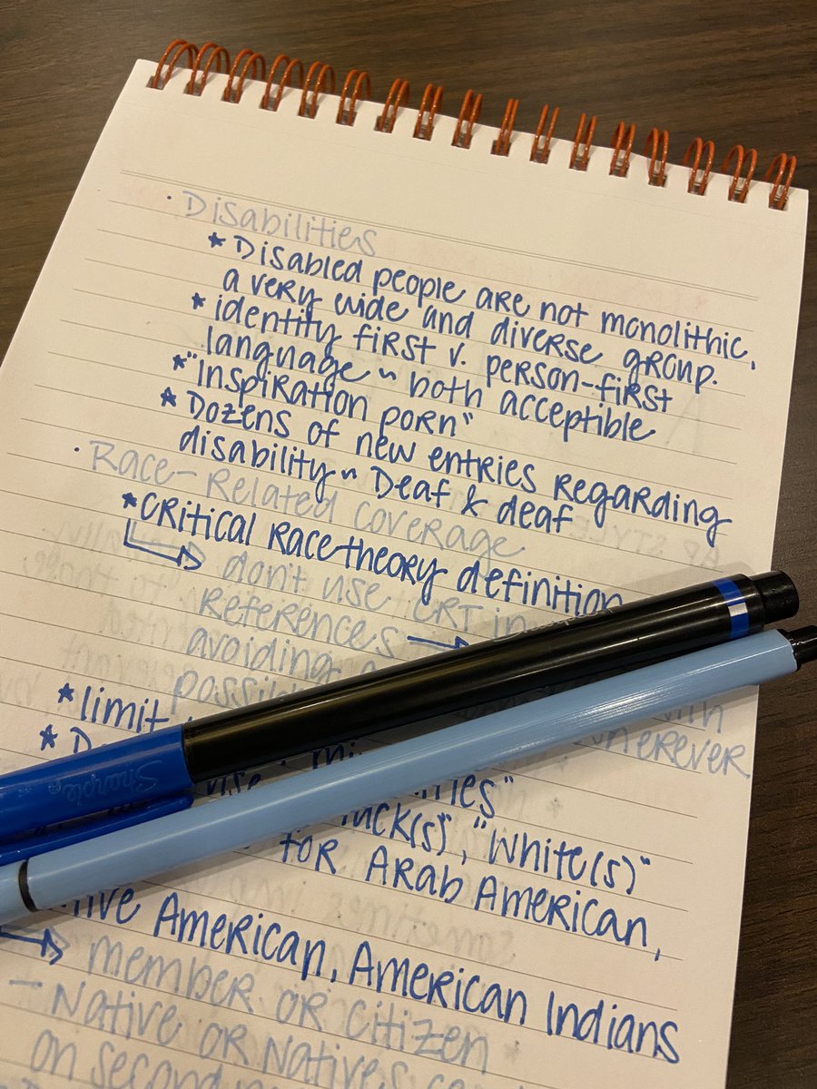 _KatieSawyer's tweet image. Thank you @PaulaFroke &amp;amp; @cnewvine for your presentation on updated APStyle guidelines 📝 #ACES2022 #acesconference