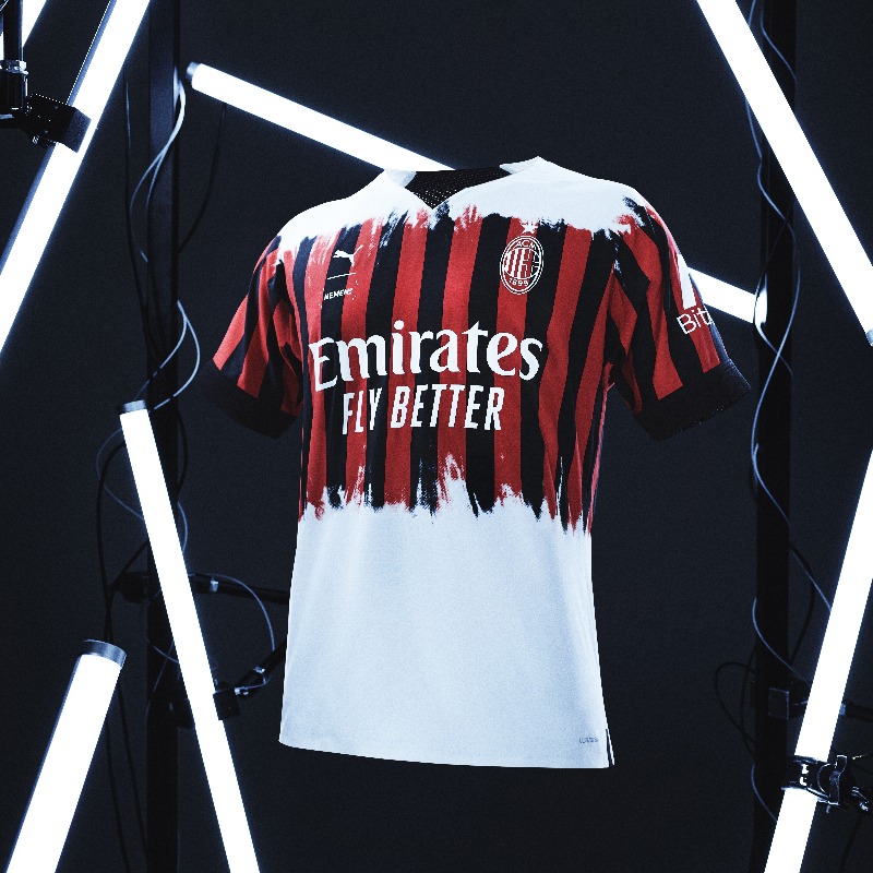 acmilanbr's tweet photo. Para quem olha para o futuro, #MoveLikeMilan 🔴⚫
Reserva a sua camisa agora 🛒
#SempreMilan @pumafootball @PUMA #Nemen