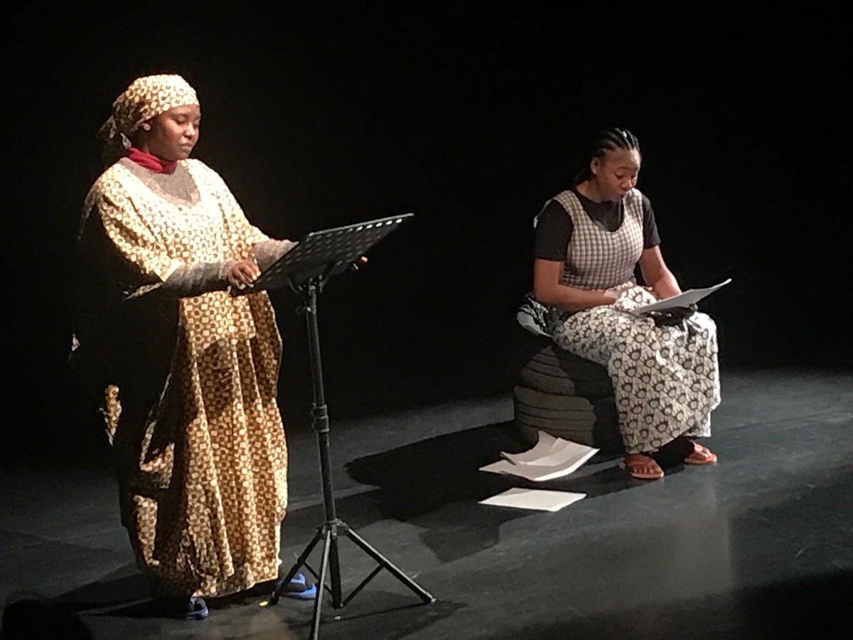 MELI_MOME's tweet photo. COUSU MAIN,COUPS HUMAINS,lecture assurée avec force par 2 comédiennes,Awa Diassana &amp; Assitan Tangara.Ce texte de Jeanne Diama écrit en partie lors de sa résidence à Reims à l'automne,est puissant,profond,ciselé,rythmé.Jeanne nous parle du viol des femmes en temps de guerre https://t.co/Vw3gdlWBAs