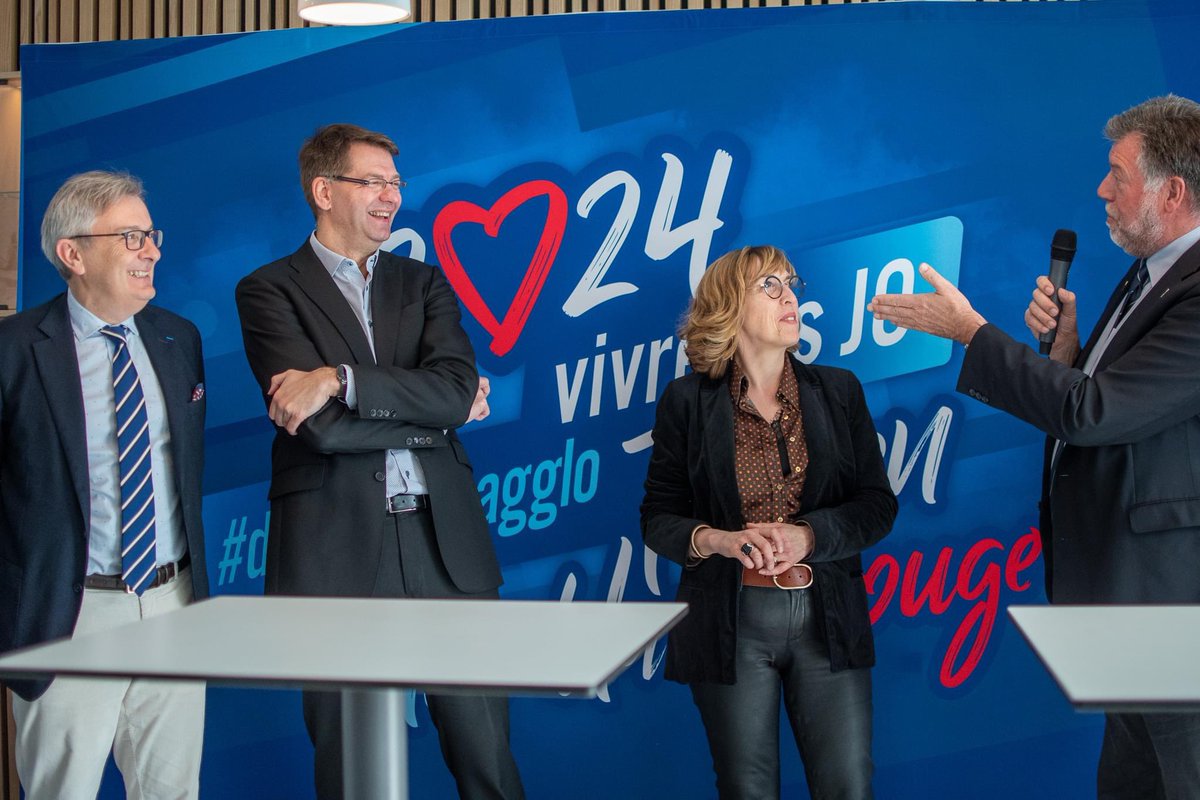 BertrandRingot's tweet photo. ✍️🤝[Convention]

Dans le cadre du dispositif communautaire 2024 #VivrelesJO, signature au #Paarc #Gravelines avec le #Président de la #Fédération #Française d’#Aviron #ChristianVandenberghe et #PatriceVergriete d’une #convention d’accueil d’#EquipesdeFrance et d’événements. https://t.co/ceVVlxqbAt