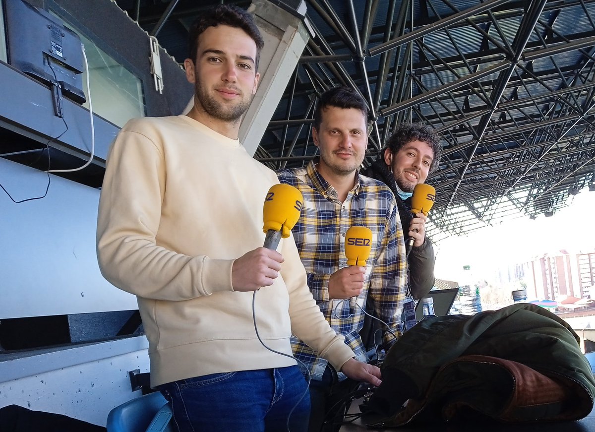 RadioVigo's tweet photo. Ya en directo con el programa especial por el Celta - Real Madrid con la narración de @MarciVarela y los comentarios de @gcounago y @diegodiz8 Nos podéis escuchar en la 93.7 FM o 1.026 OM https://t.co/BHOGeFABaM
