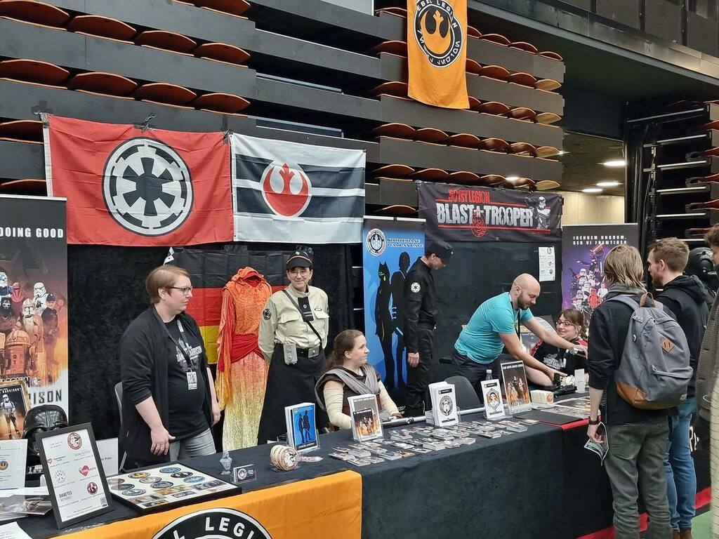 FanthaTracks's tweet photo. 1/2 Today and tomorrow @scificon_randers in denmark two great Star Wars guests are attending #brianmuir and #richardoldfield. Looks like a fantastic show too !! #starwarsconvention
https://t.co/jlVnCJmawK https://t.co/ACcLkAUrsq