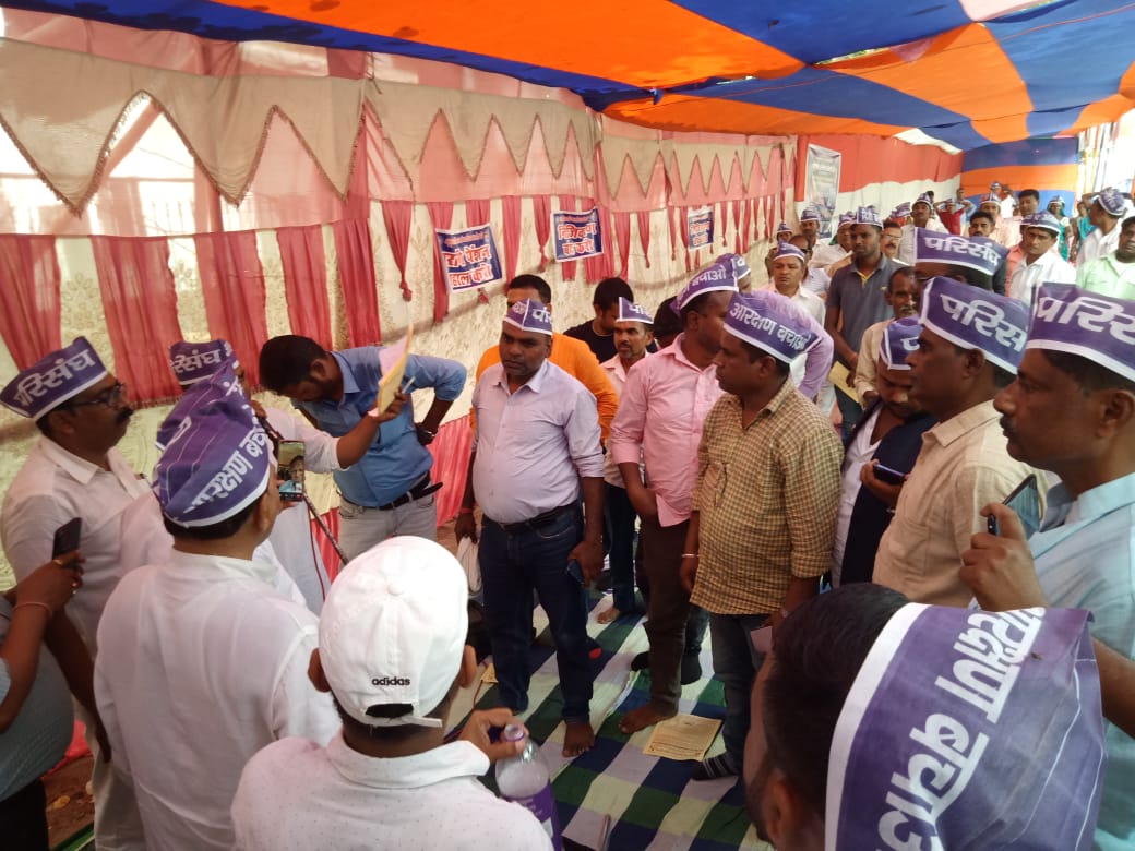 Shashikprasad1's tweet photo. पुरानी पेंशन बहाली, निजीकरण के खिलाफ ,बेरोजगारी, आरक्षण, लोकतंत्र ,रोजी-रोटी पर हमला के विरोध में गर्दानीबाग पटना में आयोजित सफल महा धरना को संबोधित करते हुएl
@Dr_Uditraj 
@RahulGandhi @aiparisangh https://t.co/apu9Pr5As7