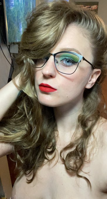 My eyes are so mesmerising, powerful enough to convince you to send me everything you have. I&rsquo;m waiting&hellip;<a href="/tag/mvsales"class="tags"><span>#mvsales</span></a>