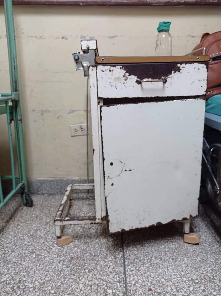 carlos_durades's tweet photo. #SOSCuba 
Niño enfermo q necesita atención médica urgente,no hay jeringuillas ni guantes en los hospitales,no tienen ambulancia,precarias condiciones sanitarias.
Donde el @MINSAPCuba invierte el dinero q se roban de las misiones médicas ?
@DiazCanelB 
https://t.co/HLfHQGRFyT https://t.co/WESgfArfMI