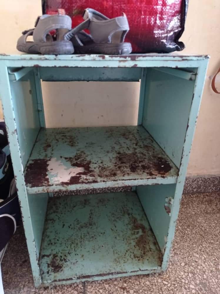 carlos_durades's tweet photo. #SOSCuba 
Niño enfermo q necesita atención médica urgente,no hay jeringuillas ni guantes en los hospitales,no tienen ambulancia,precarias condiciones sanitarias.
Donde el @MINSAPCuba invierte el dinero q se roban de las misiones médicas ?
@DiazCanelB 
https://t.co/HLfHQGRFyT https://t.co/WESgfArfMI