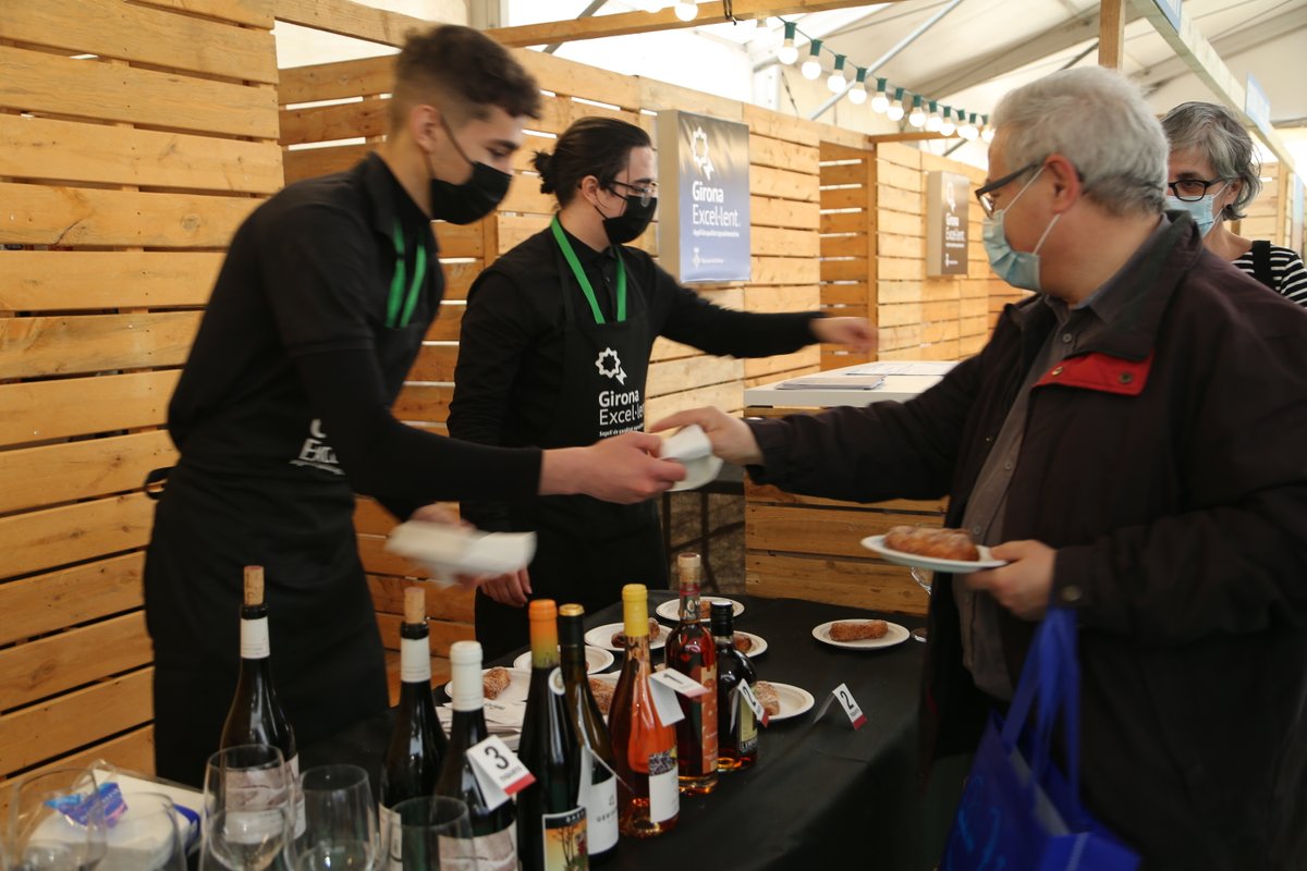 SalonBTravel's tweet photo. Algunos de los platos de #BDelicious, en #BTravel, vienen de la mano de #Anormal , @ExcellentGirona , @CyLesVida y @delacrembcn 😋 . https://t.co/Y5Cxbb22W4