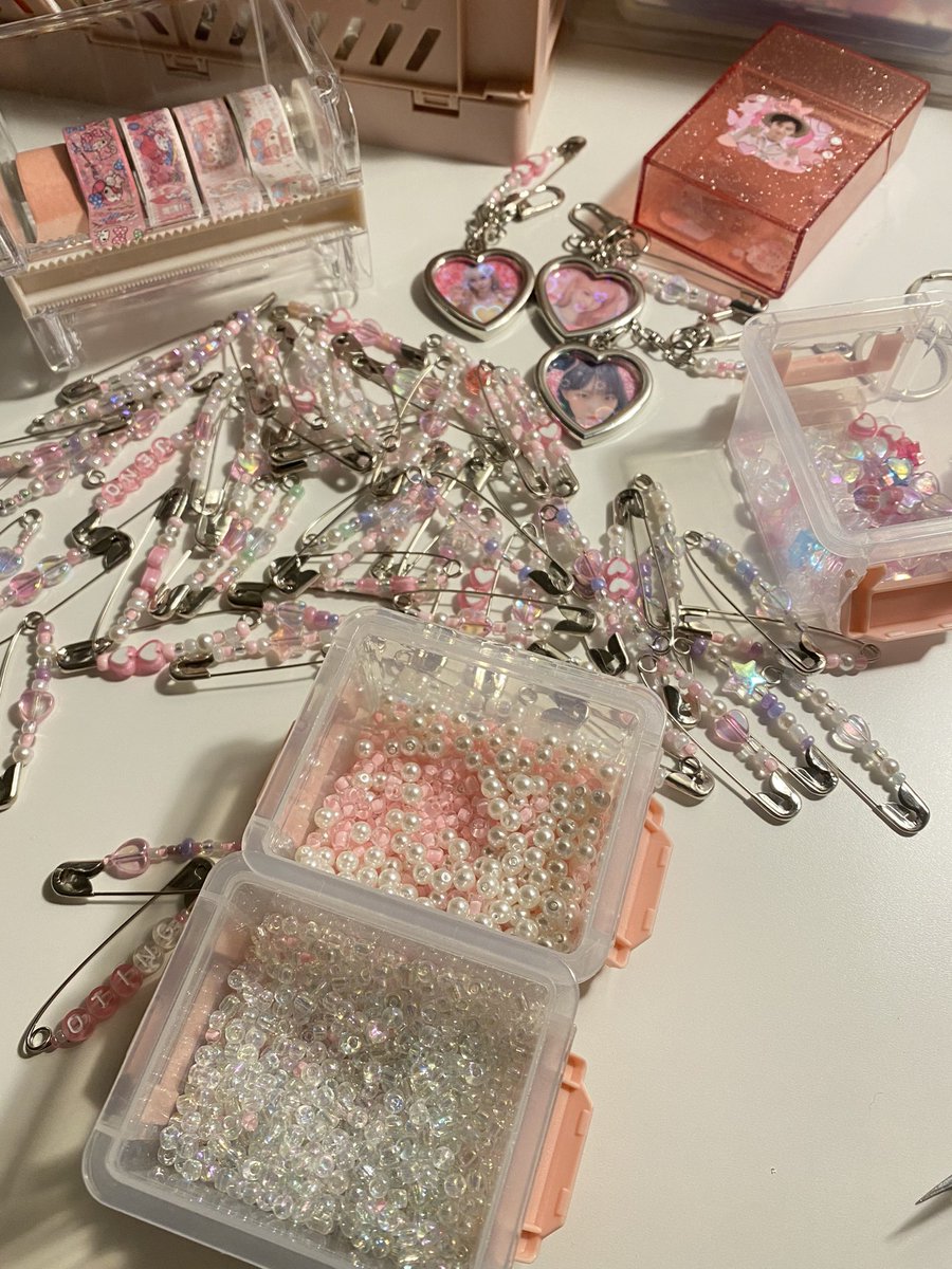 selljungwoo's tweet photo. beads-making 🧏🏻‍♀️ https://t.co/bB2Fz4Ko40