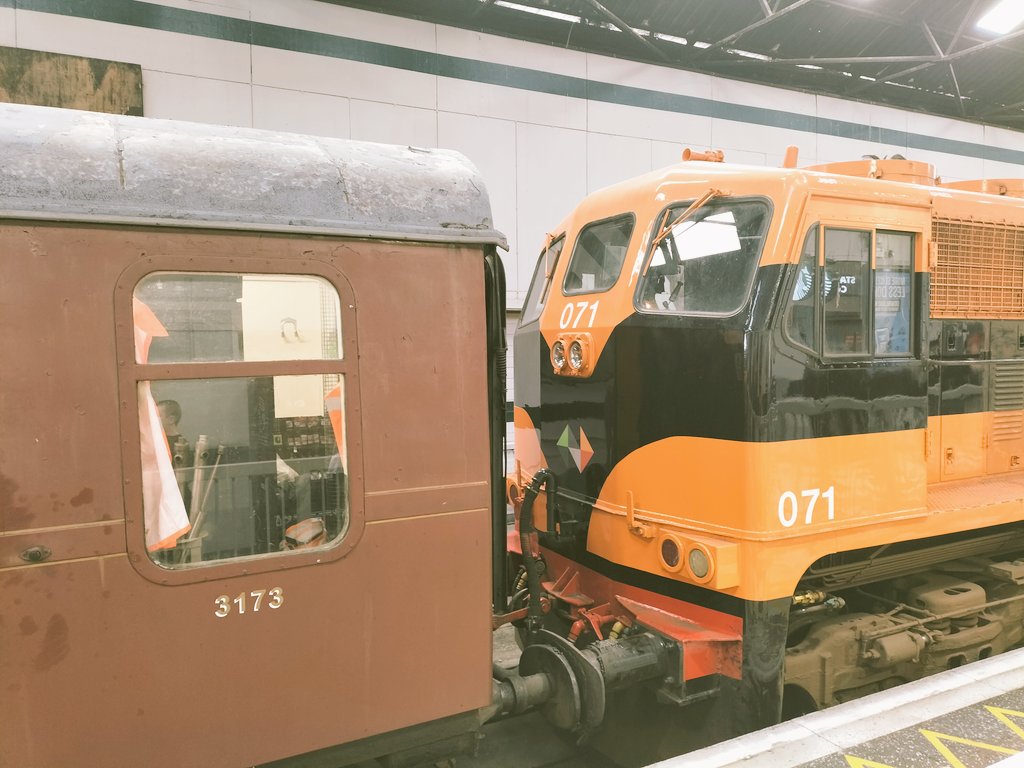 seaniecain's tweet photo. Just like old times, East West Railtour at Galway Ceannt today. #retrotrain #irishrailways #heritage #irishrail https://t.co/QeMnFxpH6P