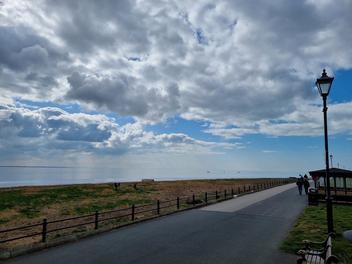 JWT42's tweet photo. #Lytham dog walk so calm today https://t.co/oNplqpLWiT