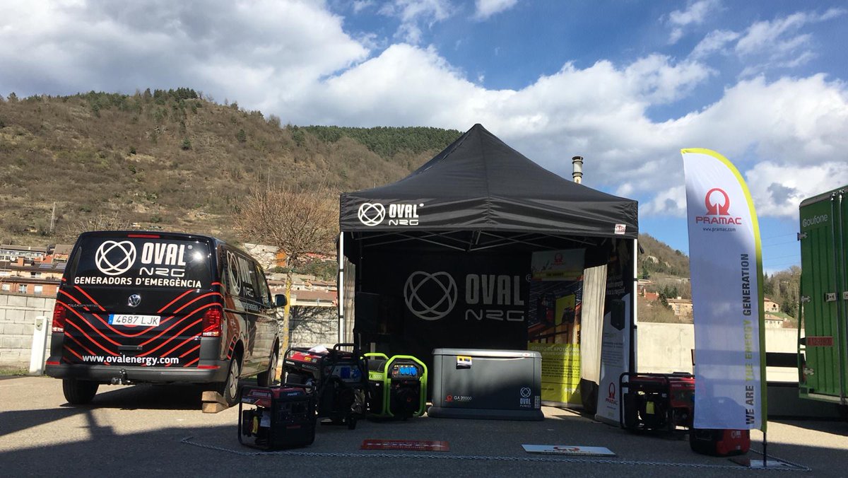 OvalEnergy's tweet photo. Hem portat a la Fira de les 40 Hores una bona mostra d'energia autònoma i d'#emergència per a professionals, empreses i particulars. I tenim ofertes exclusives. Si sou a prop de #Ripoll, acosteu-vos a preguntar 😉 Us emportarem els #generadors posats 😂 Endavant les atxes! ⚡ https://t.co/PXUWGHSfCm