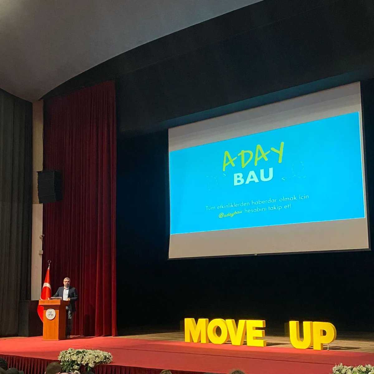 BKizmiranadolu's tweet photo. 11 ve 12.sınıf öğrencilerimiz Bahçeşehir Üniversitesi'nin düzenlediği Move Up etkinliğine katılarak Metaverse Dünyası,Big Data,Bilişim Hukuku, Fin Tech ve Kripto Ekonomi,Oyun ve Oyunlaştırma konulu eğitimlerden sertifika almaya hak kazanmışlardır. https://t.co/IFKumWt5Gs