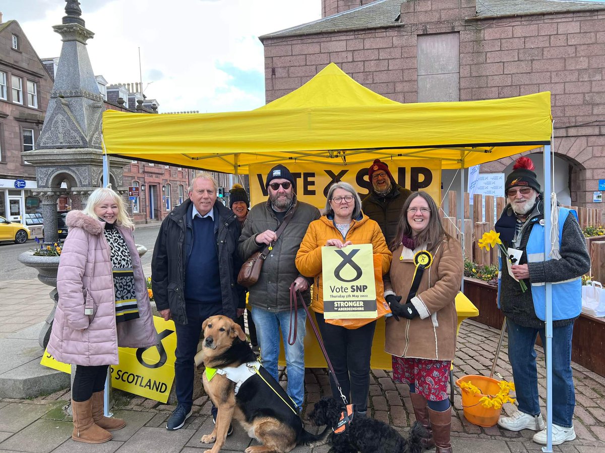 SNPMurphy's tweet photo. I was with Dennis at the SNP stall in Stonehaven Square today meeting lots of voters. Great fun!
#votesnp https://t.co/U7JbOXT9OR