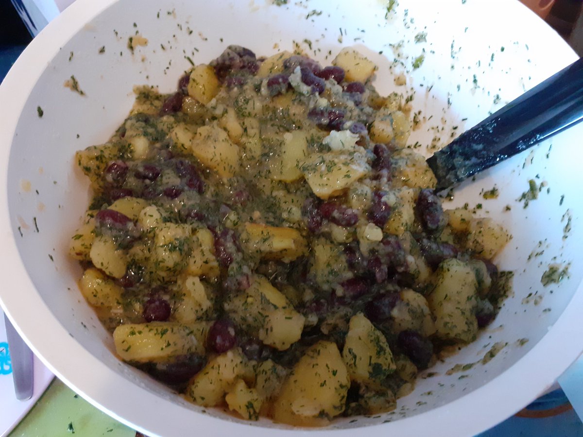 TammaJaOri's tweet photo. @Skadijs @SimplySteffen Dressing dazu, mischen, fertig. Guten Appetit! #CoCooking https://t.co/kLuA6mCRXe