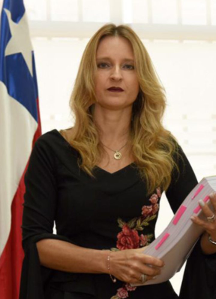 Usted,es un ejemplo para todas las mujeres y niñas de nuestro país!