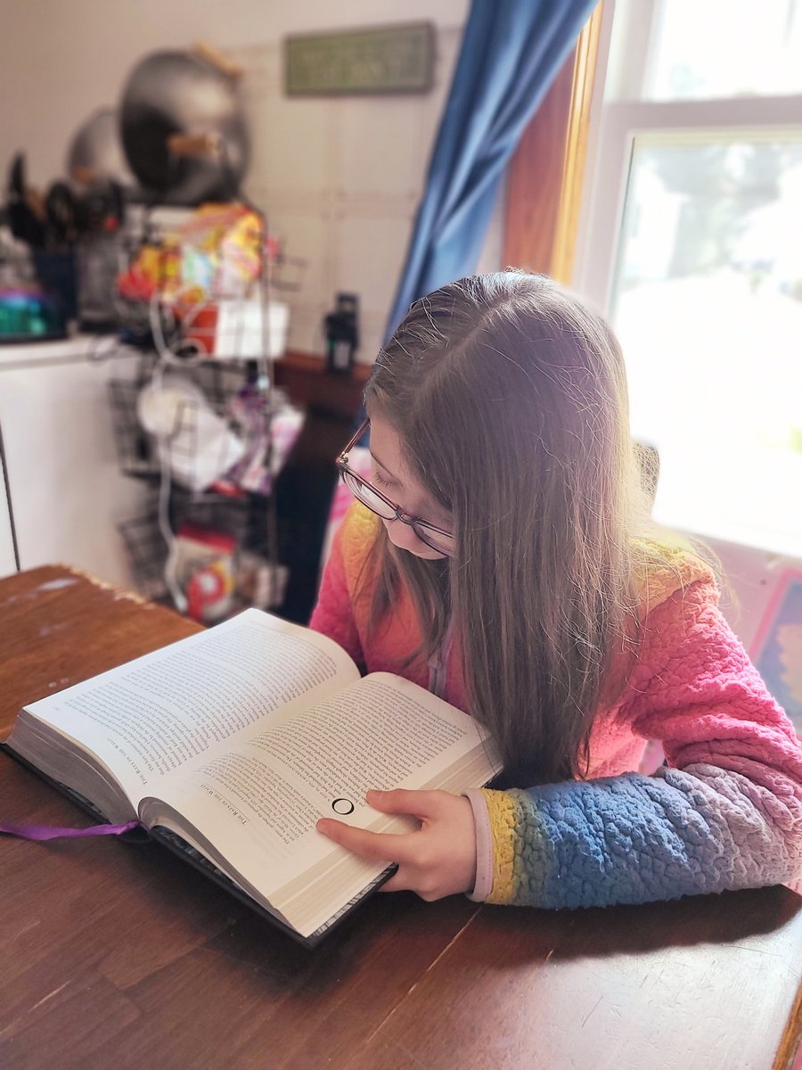 JosephDSlater's tweet photo. OMG Storm is reading #Lovecraft today! #dreamcometrue #deadauthors https://t.co/XiiFcMuDgI