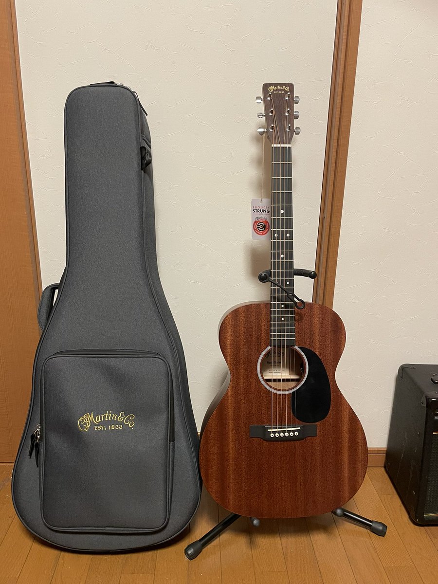 mimimi5cat's tweet photo. 今日念願の #Martin を購入しました！あの広田さんからあの方々の楽しいお話聞を聞きつつ、ど初心者にもわかりやすく弾きやすいギターを選んで頂きました。その中から私に合ったものが000タイプのこの子です🌟遠い昔に挫折したギターをまたチャレンジします！
#クロサワ楽器　
#御茶の水駅前店 https://t.co/hj1r5HIAjQ